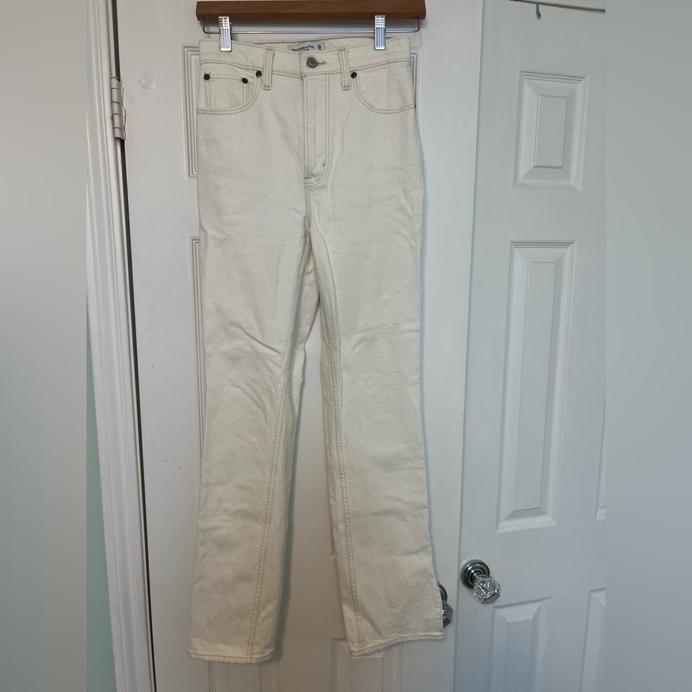 Abercrombie white 90s straight leg ultra high rise jeans with vent hem